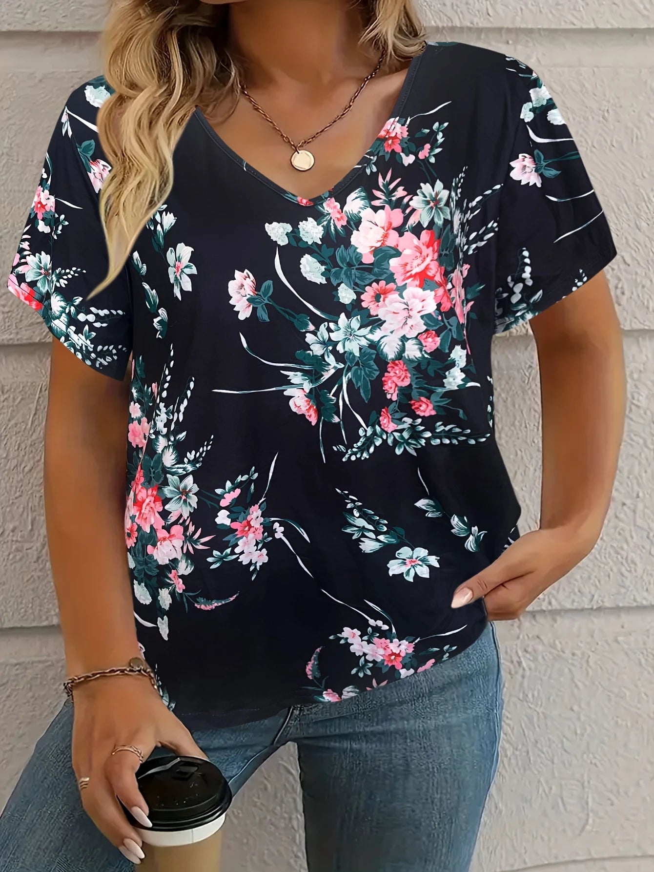 Women's T-Shirt Retro Floralelegant V-Neck Short Sleeve Summer Casual Top Loose Casual Ladies T-Shirt Fashion T-Shirt Clothes