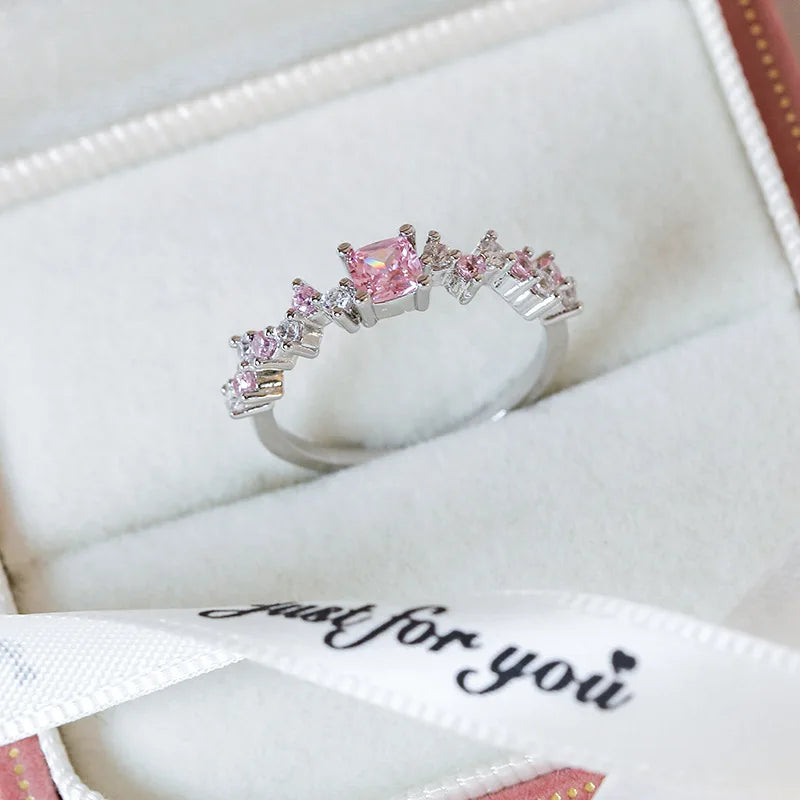 New Arrival Elegant and Luxurious Colored Zircon Inlaid Ring Fashion-forward Women Stylish Open Finger Ring with Colorful Zircon