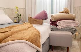 Bed, Table and Bath