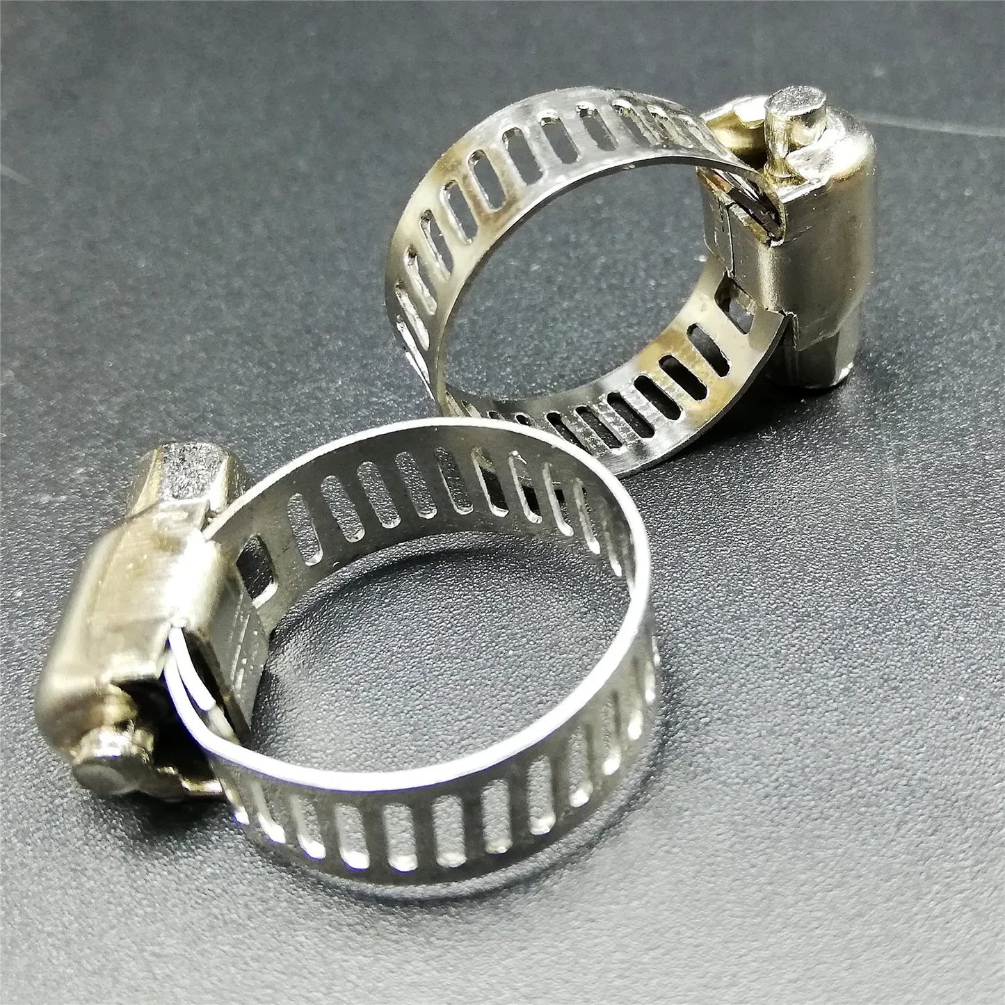 Abrazadera de tubo de combustible para automóvil ajustable, abrazadera de manguera de acero inoxidable con tornillo sin fin, alicates, herramientas para grifos, tuberías de agua y sujetadores.