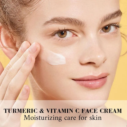 Crema alla curcuma e vitamina C idratante, leviga le rughe, collagene, acido ialuronico, rende la pelle più giovane, crema per la cura della pelle, cosmetici