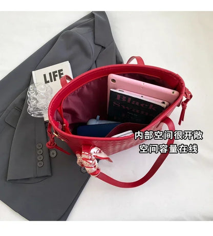 PU 2024 New Women's Bag Fashion Trend Shoulder Bag Leisure Commuter Handbag Minimalist Versatile Design Red Large Capacity